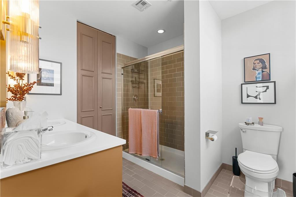 21 W 10th Street Property Photo 32