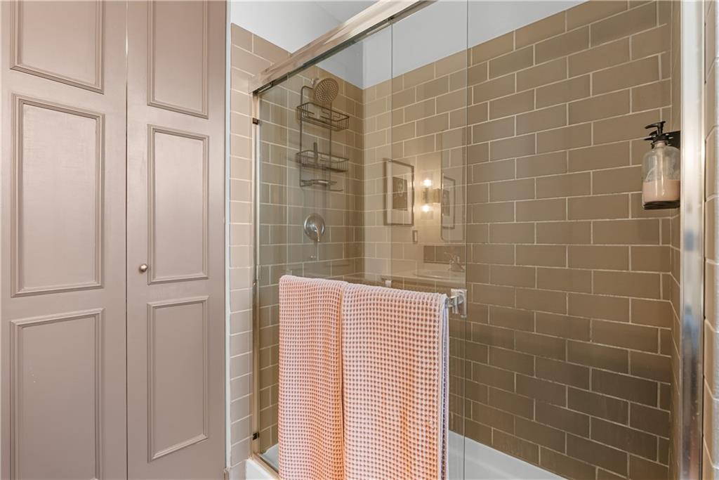 21 W 10th Street Property Photo 35
