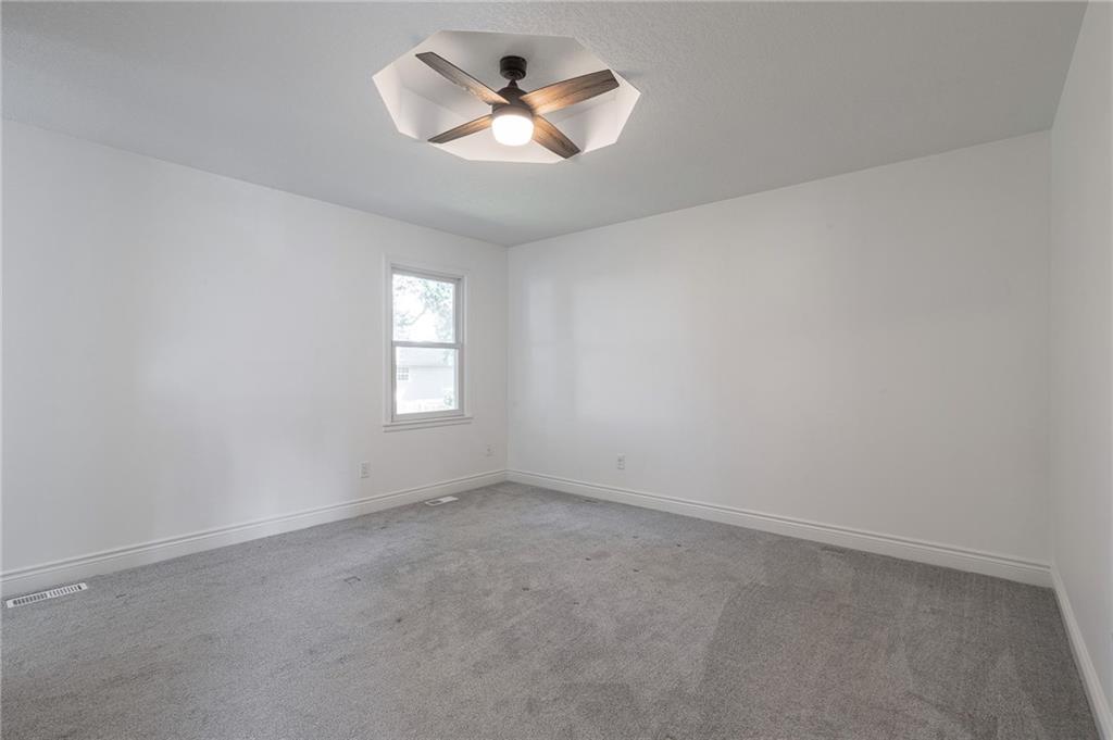 520 Ne Bristol Drive Property Photo 14