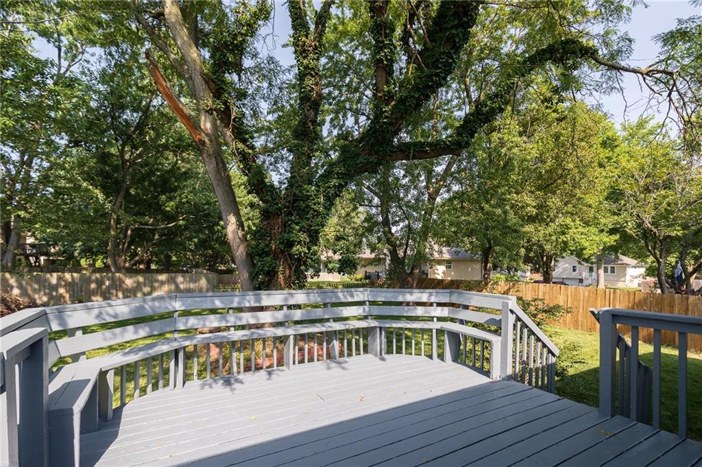 520 Ne Bristol Drive Property Photo 26