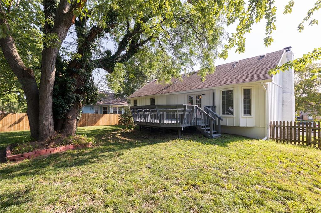 520 Ne Bristol Drive Property Photo 27