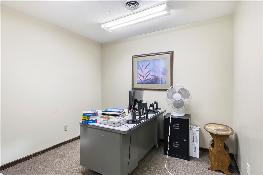 605 W Saint John Street Property Photo 17