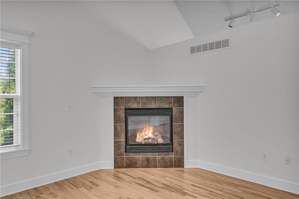 931 E 14th Terrace Property Photo 10