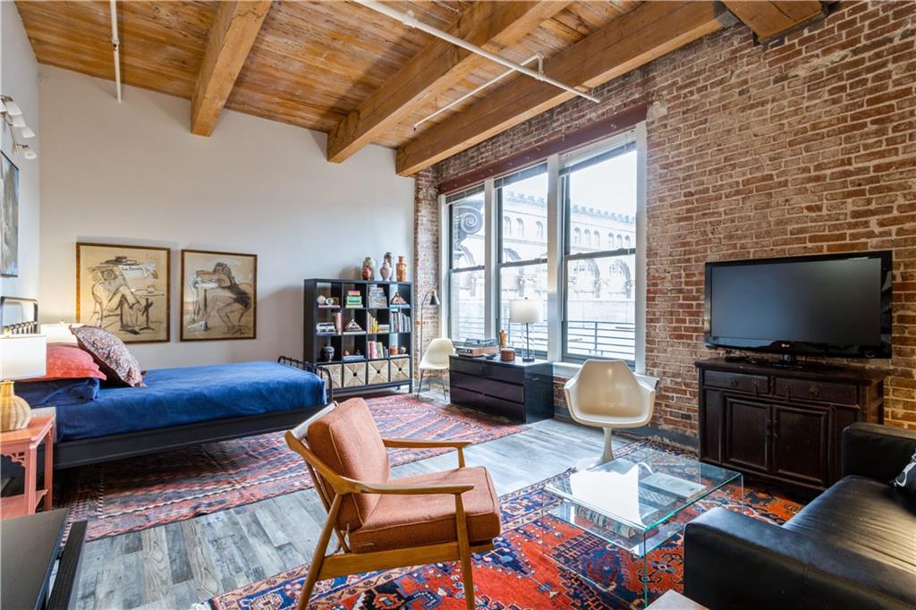 308 W 8th Street Property Photo 1