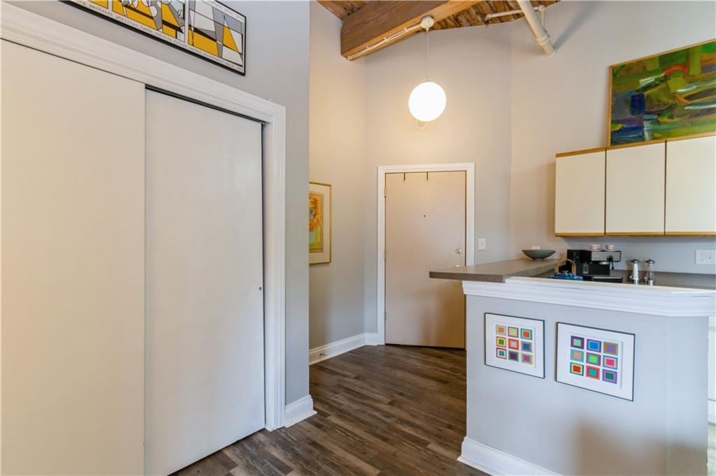 308 W 8th Street Property Photo 6