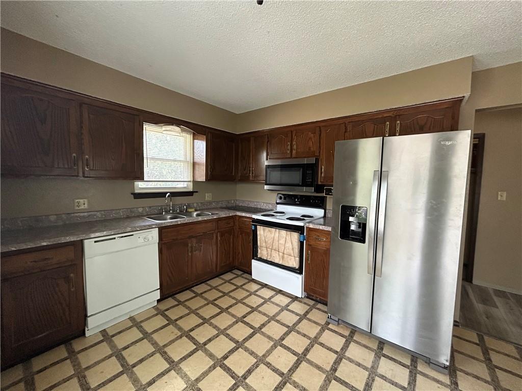 17405 E 41st Terrace Property Photo 4