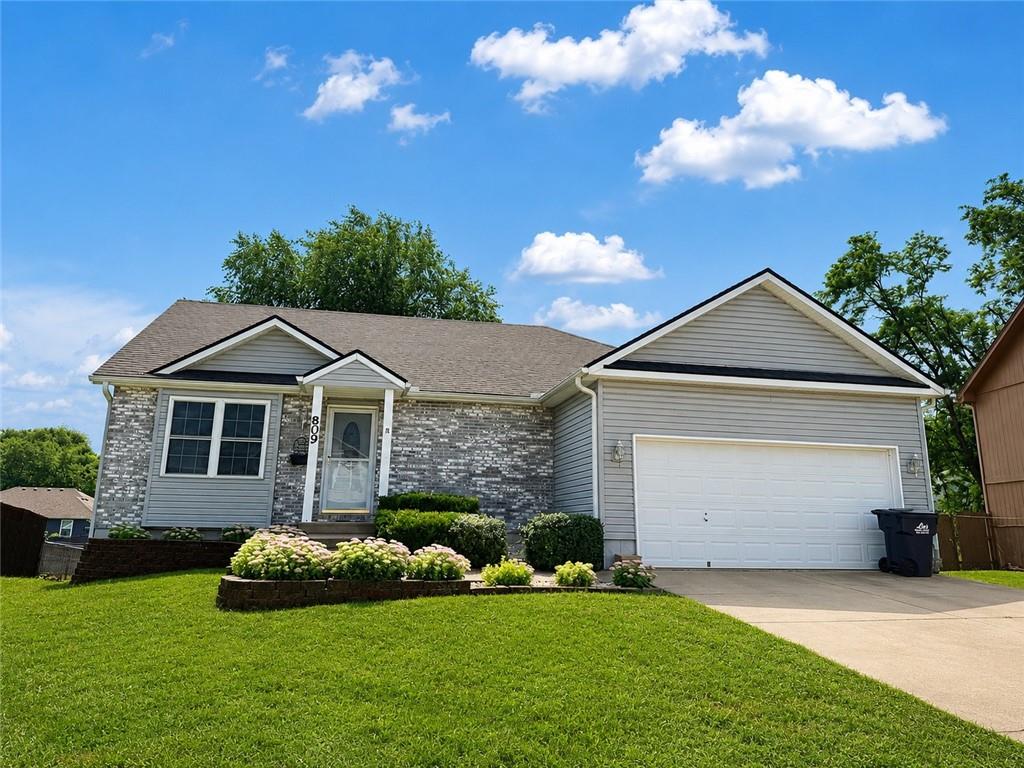 809 Sw Graystone Drive Property Photo 1