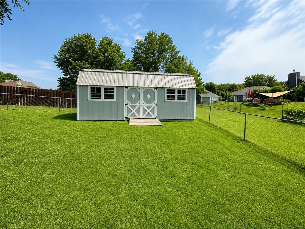 809 Sw Graystone Drive Property Photo 18