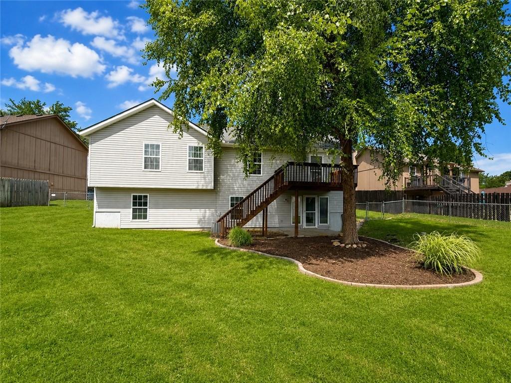 809 Sw Graystone Drive Property Photo 19