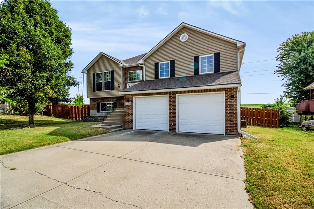 1309 Cloverleaf Court Property Photo 2