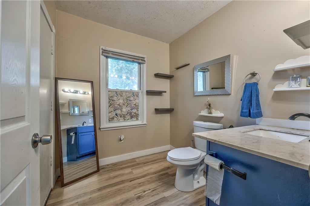 4015 E 67th Terrace Property Photo 13