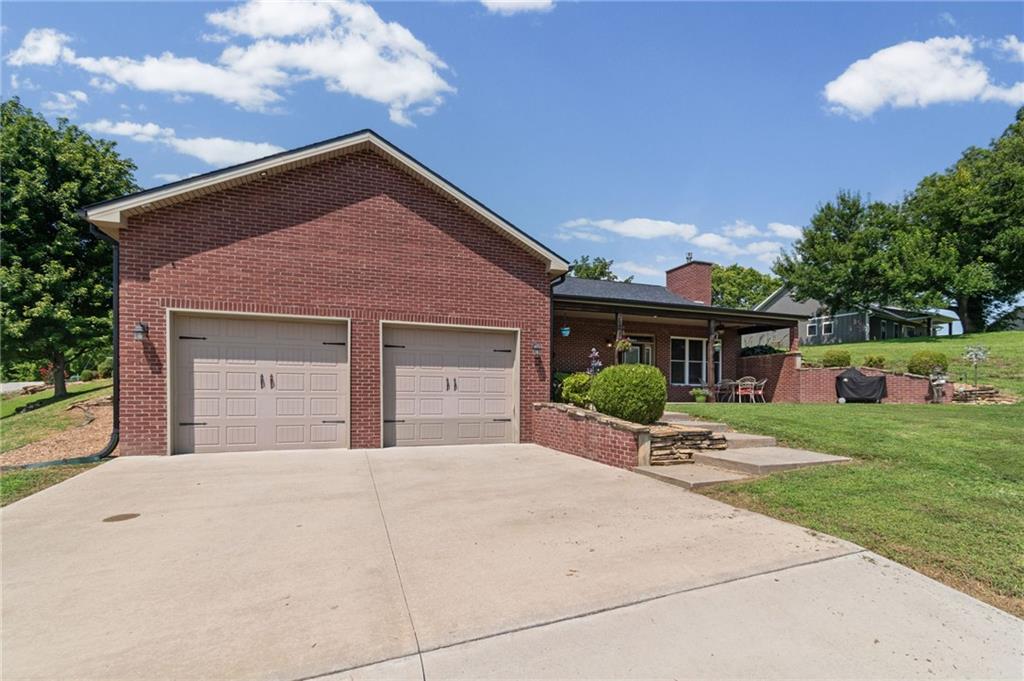 105 S Maple Street Property Photo 4