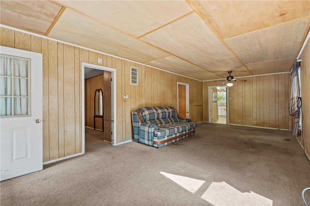 402 W Elm Street Property Photo 6