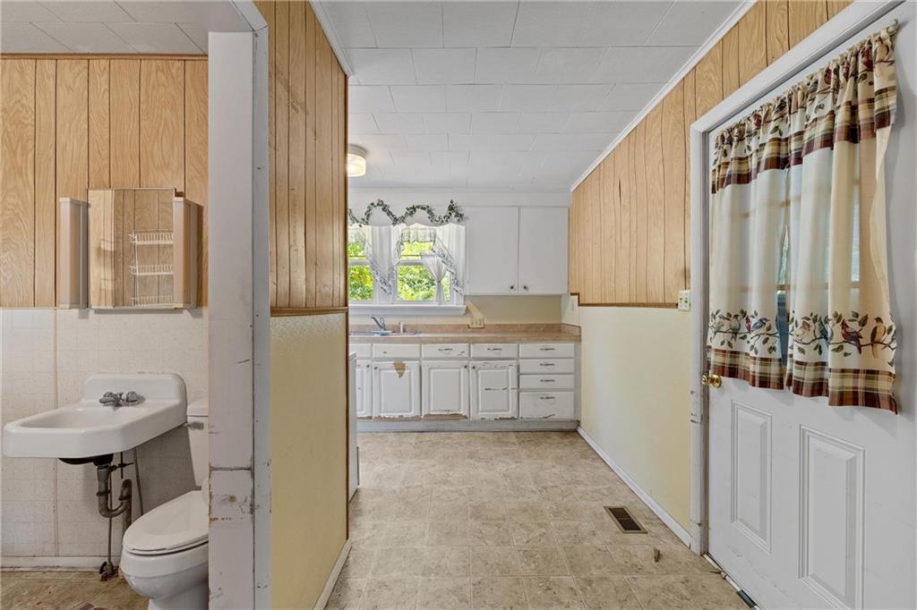 402 W Elm Street Property Photo 10
