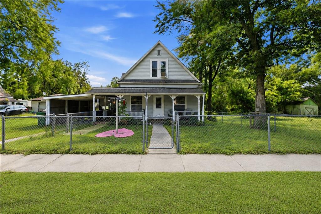 1869 S Broadway Street Property Photo 3