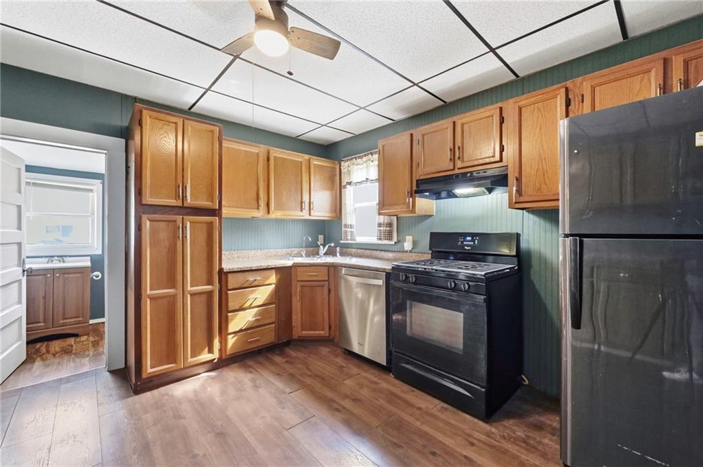 1869 S Broadway Street Property Photo 9