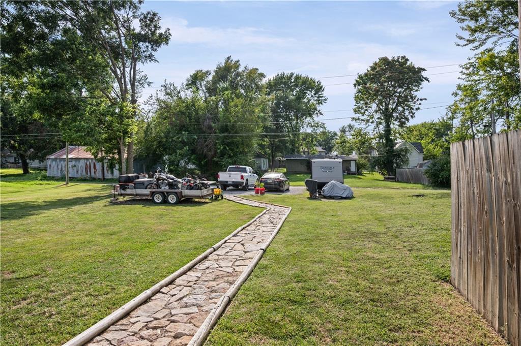 212 S Poplar Street Property Photo 24