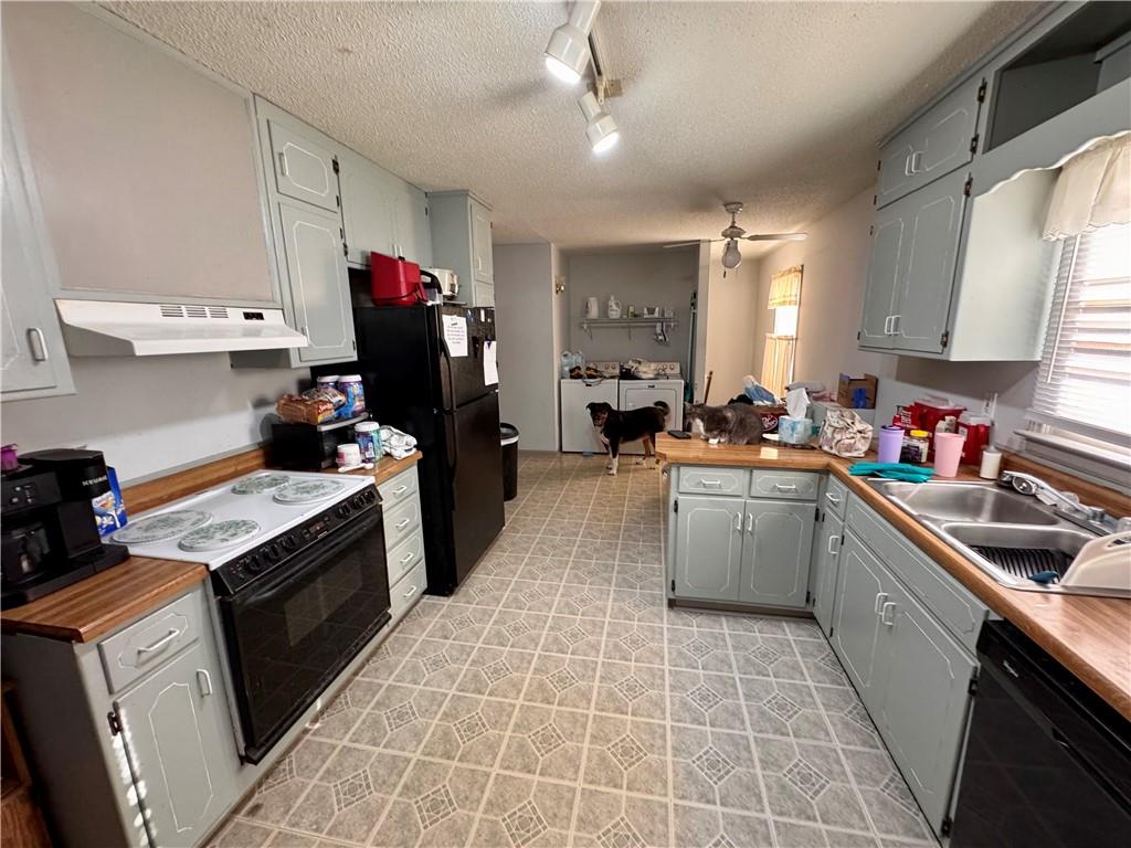 406 Baldwin Street Property Photo 11