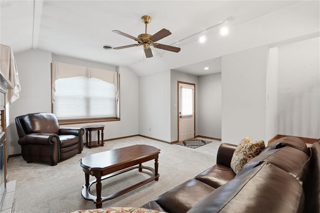 3411 Seminole Drive Property Photo 10