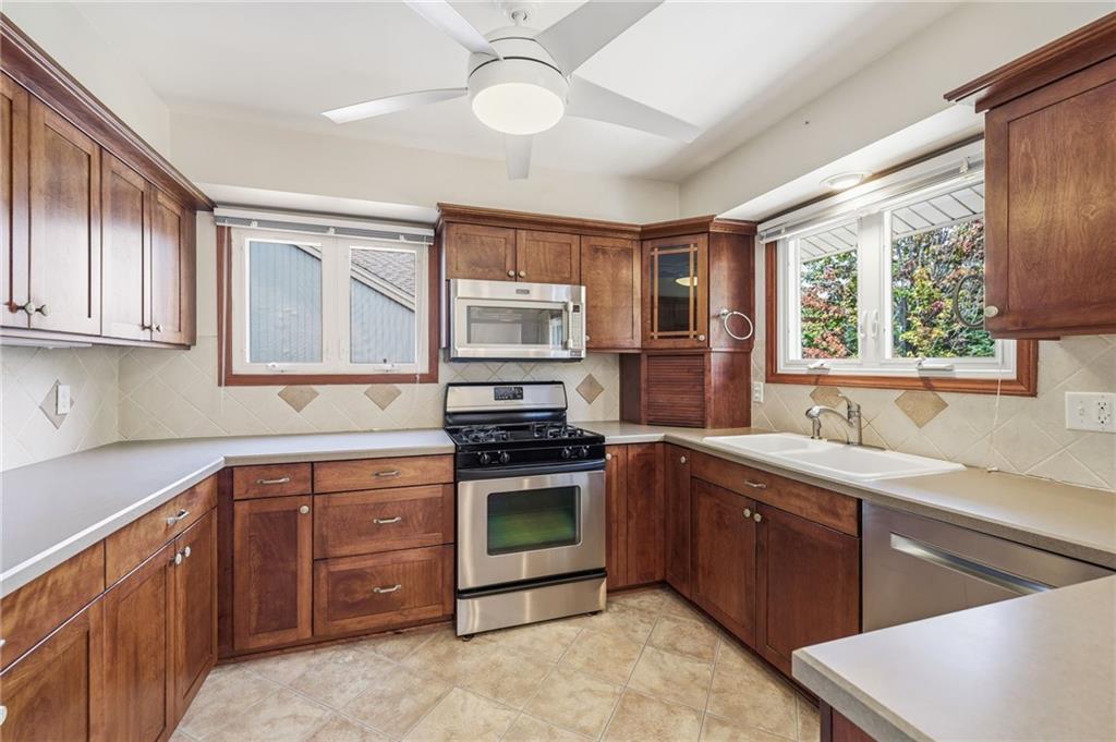 6001 W 68th Street Property Photo 4