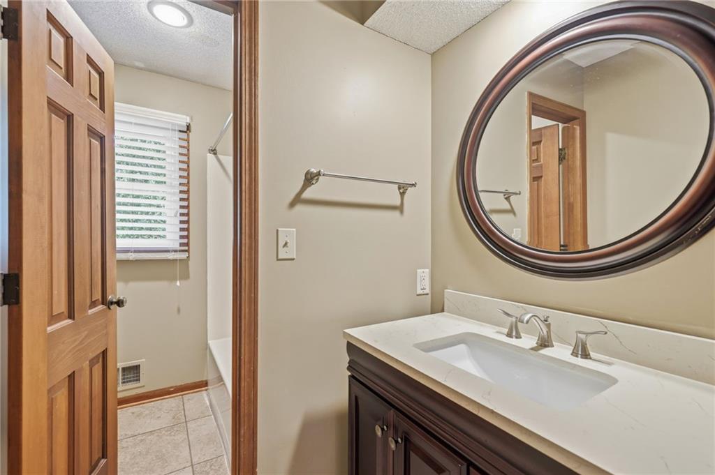 6001 W 68th Street Property Photo 28
