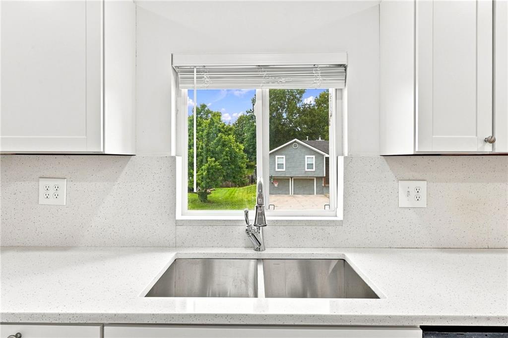 7331 N Crystal Avenue Property Photo 6