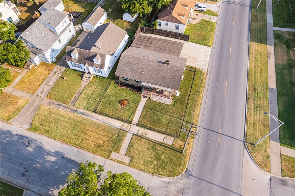 1323 W 3rd Street Property Photo 4