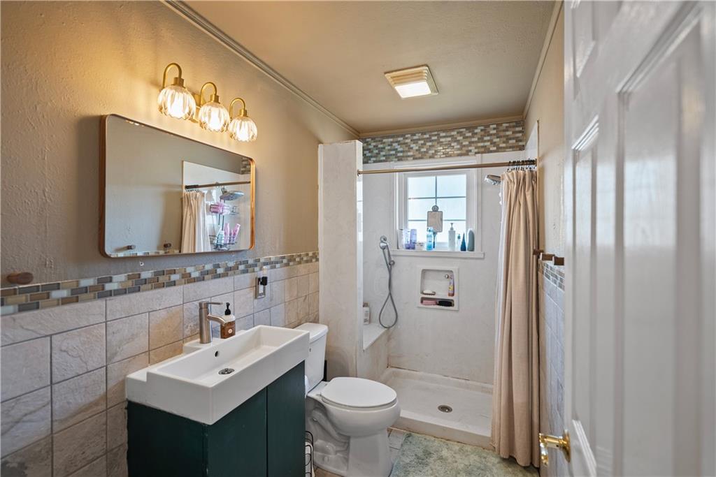 1323 W 3rd Street Property Photo 29