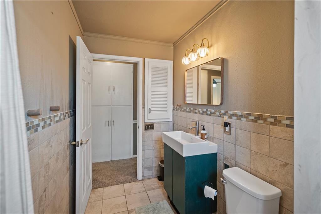 1323 W 3rd Street Property Photo 31