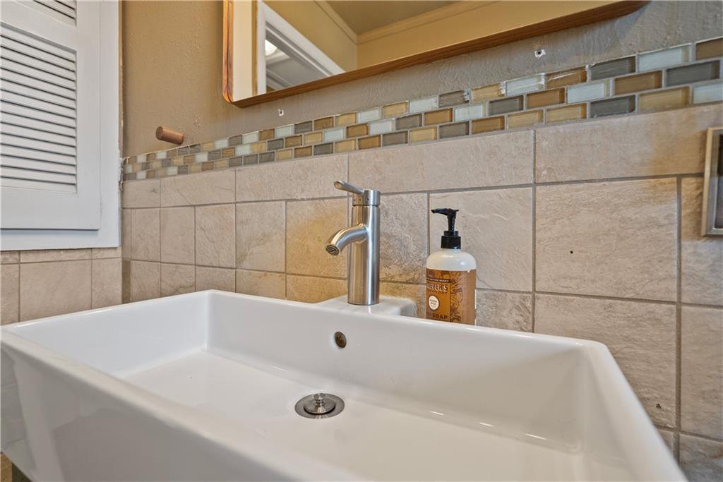 1323 W 3rd Street Property Photo 32