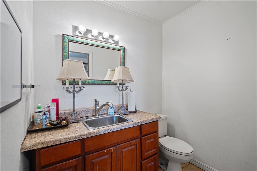 1323 W 3rd Street Property Photo 45