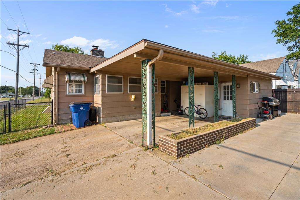 1323 W 3rd Street Property Photo 51
