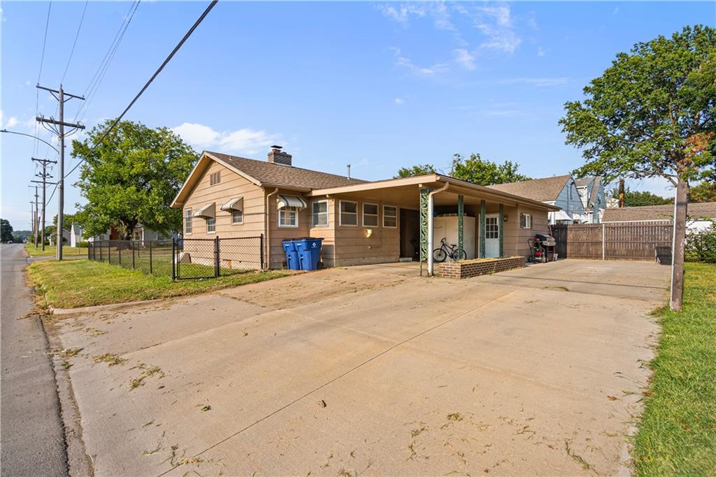 1323 W 3rd Street Property Photo 52