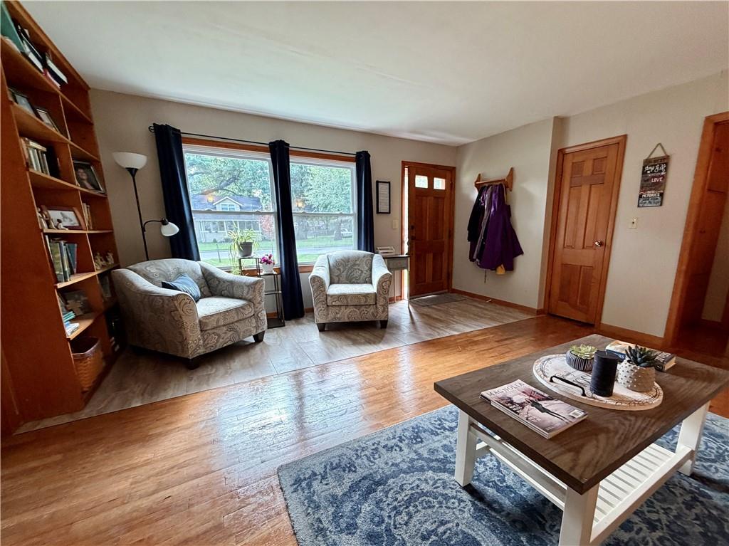 1012 S Willow Street Property Photo 6