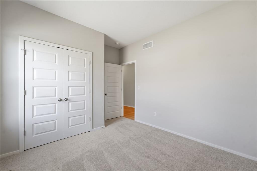 1217 Se Windbreak Street Property Photo 5