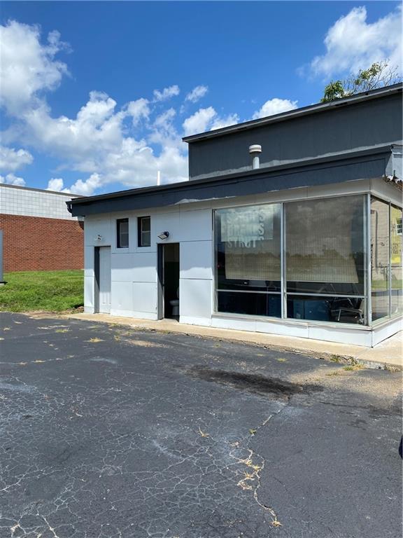 6140 Blue Ridge Boulevard Property Photo 4