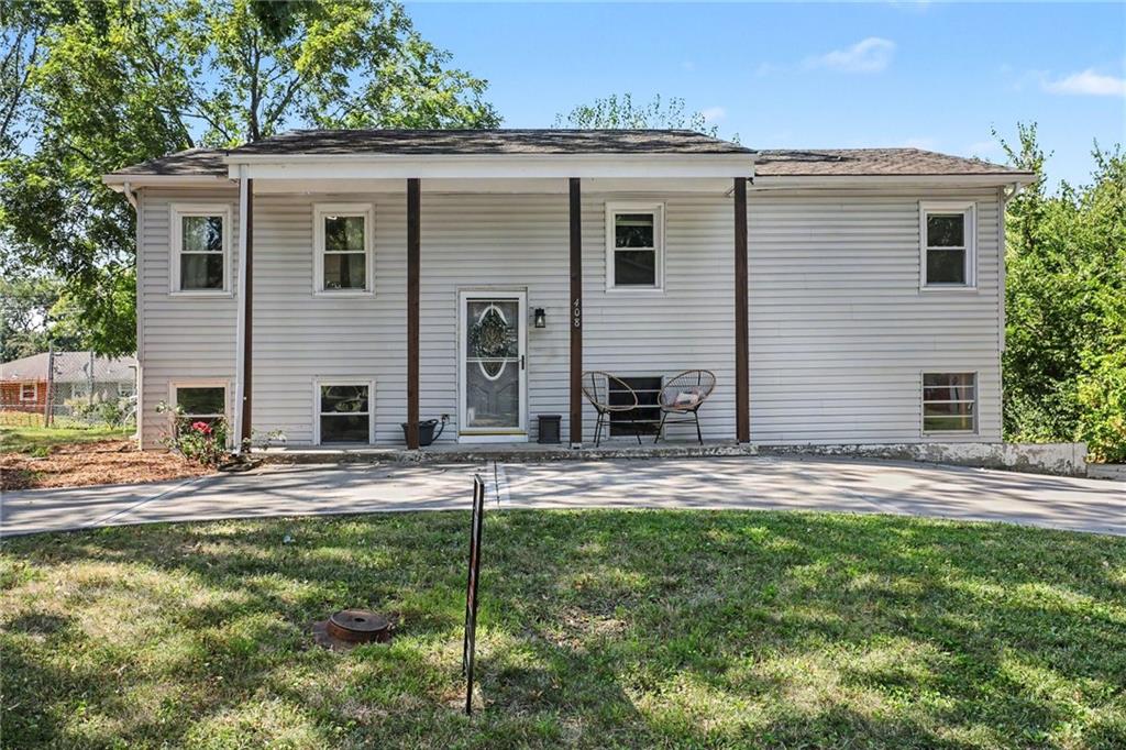 408 NE Richardson Place Property Photo 1