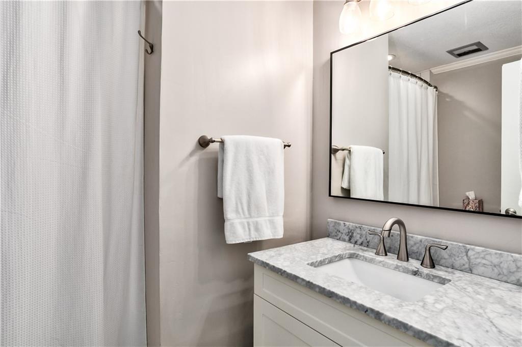 522 E 129th Terrace Property Photo 15