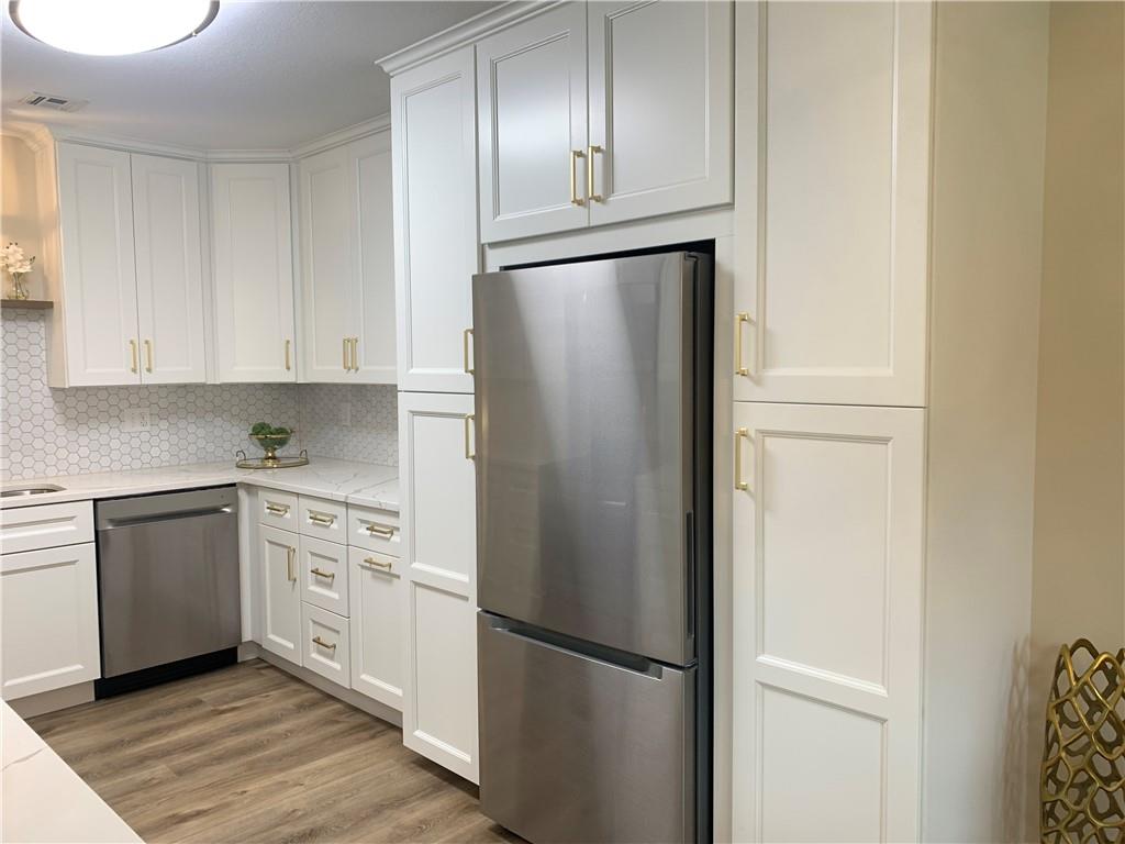 1404 W Stone Boulevard Property Photo 8