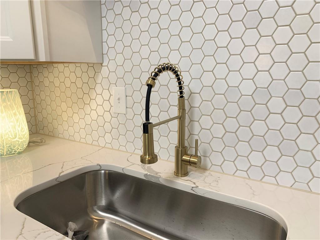 1404 W Stone Boulevard Property Photo 10