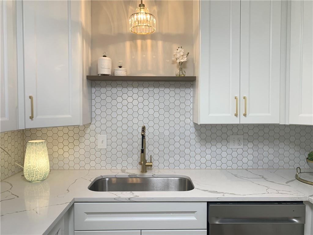 1404 W Stone Boulevard Property Photo 11