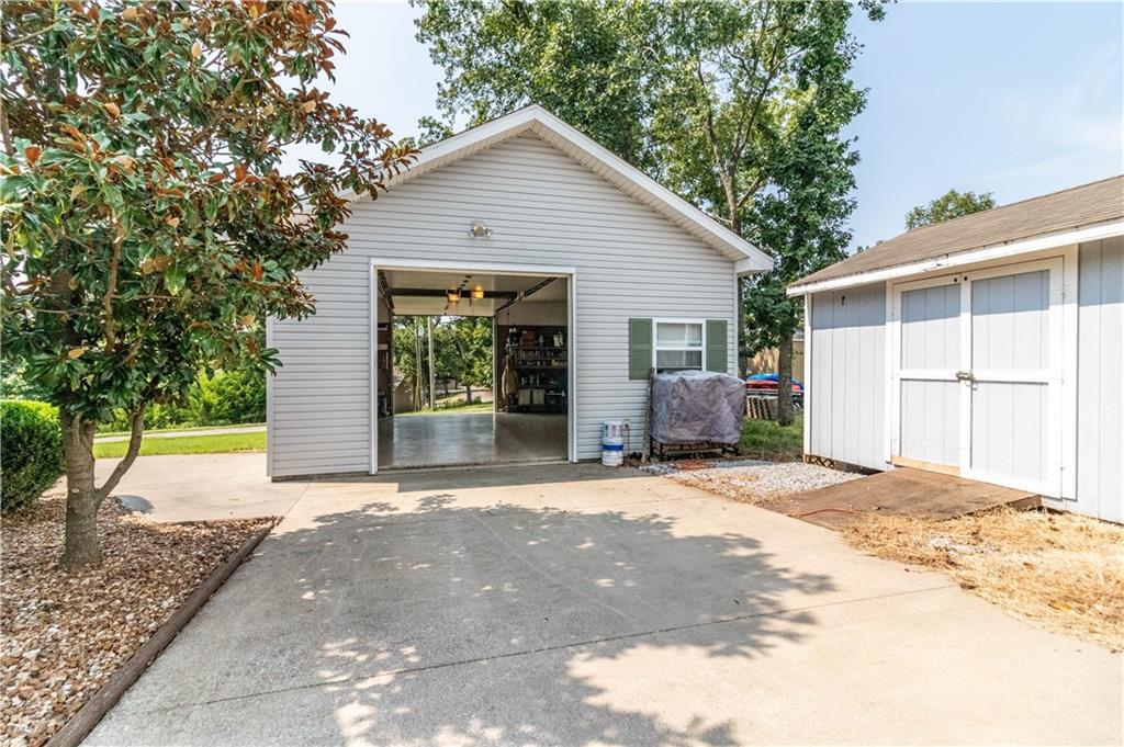12338 Crestview Drive Property Photo 14