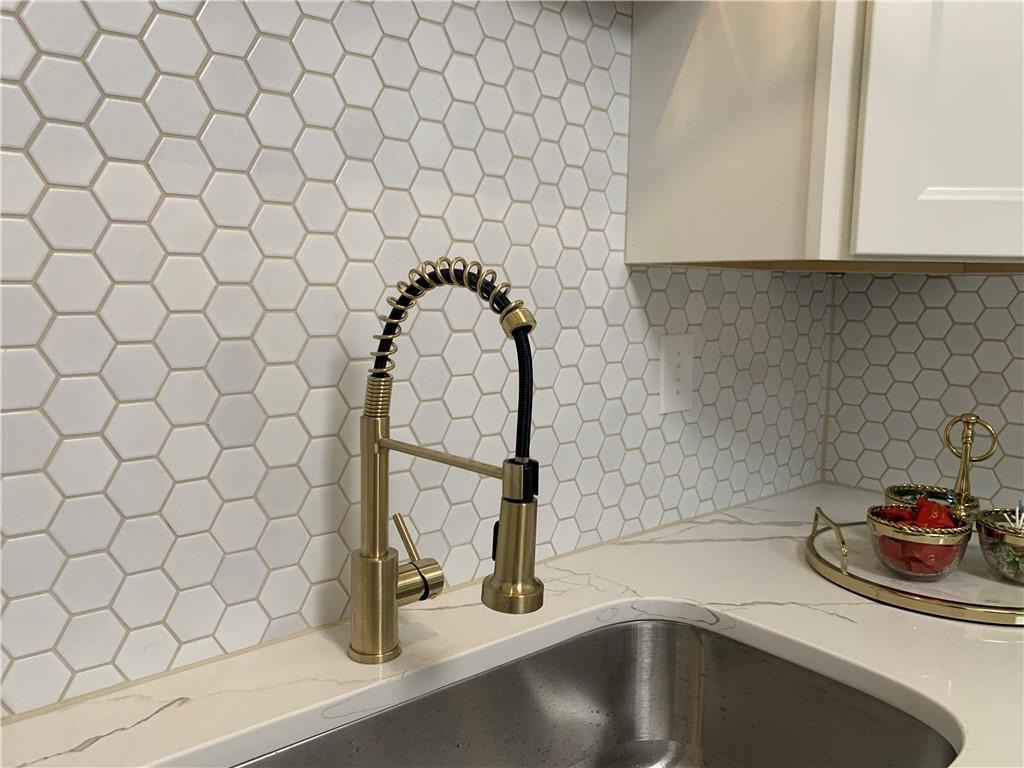 1406 W Stone Boulevard Property Photo 2