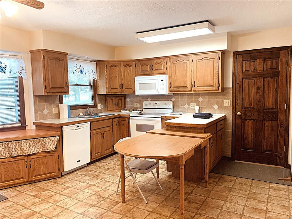 1705 Nw Willow Circle Property Photo 4