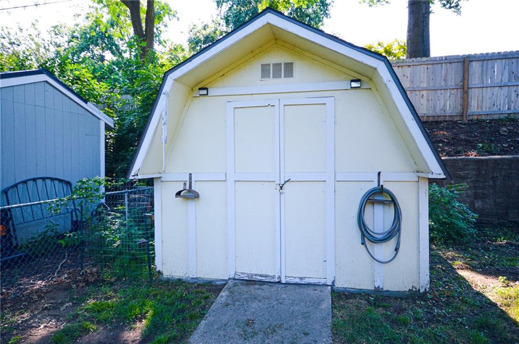 5238 N Wayne Avenue Property Photo 5