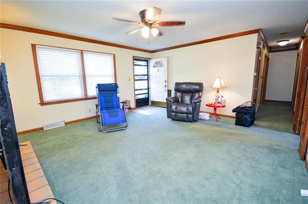 5238 N Wayne Avenue Property Photo 8