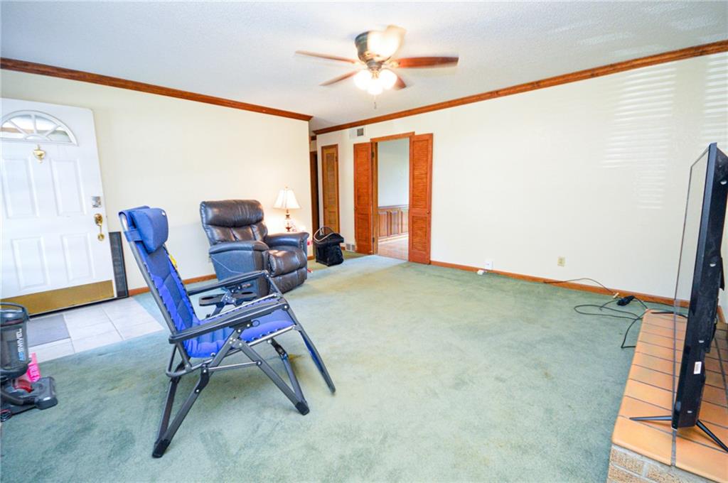 5238 N Wayne Avenue Property Photo 9