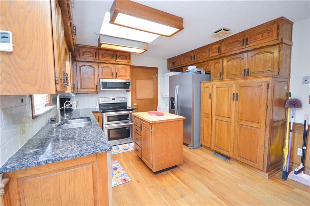 5238 N Wayne Avenue Property Photo 13