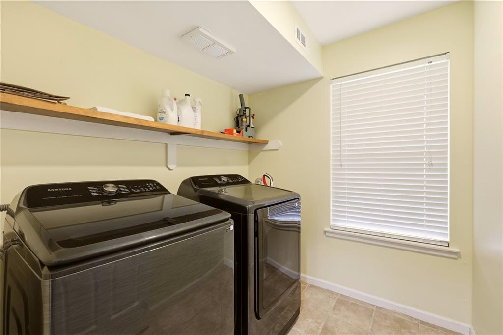 1526 Maple Street Property Photo 17