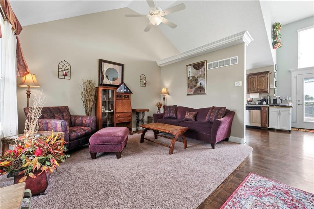 519 Holt Drive Property Photo 5